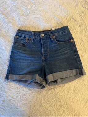 Levi’s Wedgie Shorts sz25